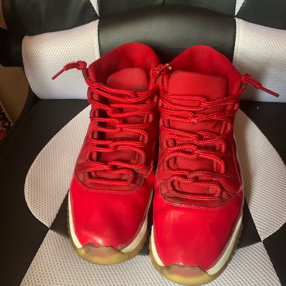 Jordan 11s ‘Gym Red’